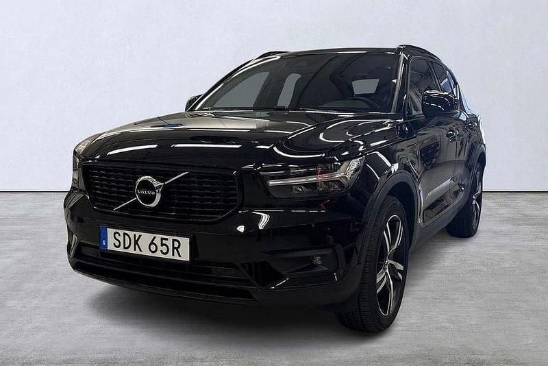 Svart Begagnad 2021 Volvo XC40 R-Design SUV | 359 000 kr (Marknadspris) - Bild 1/4