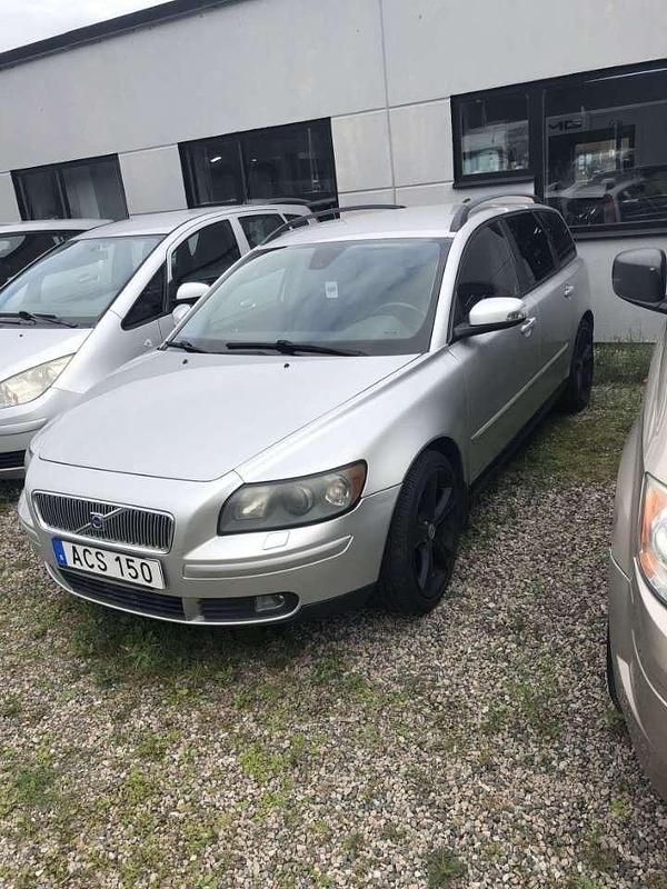 Grå Begagnad 2007 Volvo V50 Momentum Kombi | 15 000 kr (Superpris) - Bild 1/3