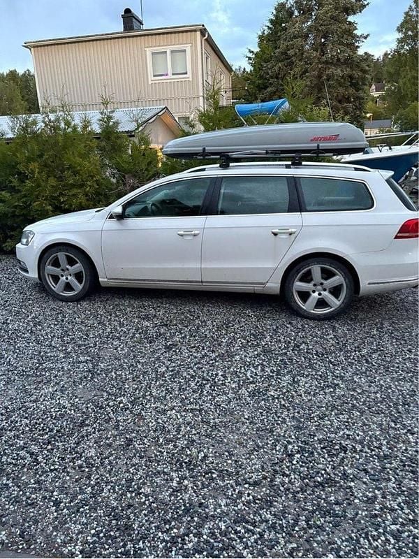 Vit Begagnad 2013 VW Passat Kombi | 35 500 kr (Superpris) - Bild 1/3