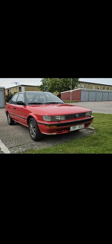 Begagnad 1992 Toyota Corolla Halvkombi | 29 000 kr - Bild 1/4