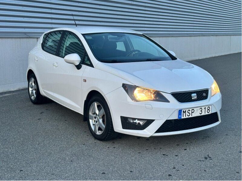 Vit Begagnad 2013 Seat Ibiza FR Halvkombi | 99 900 kr - Bild 1/4