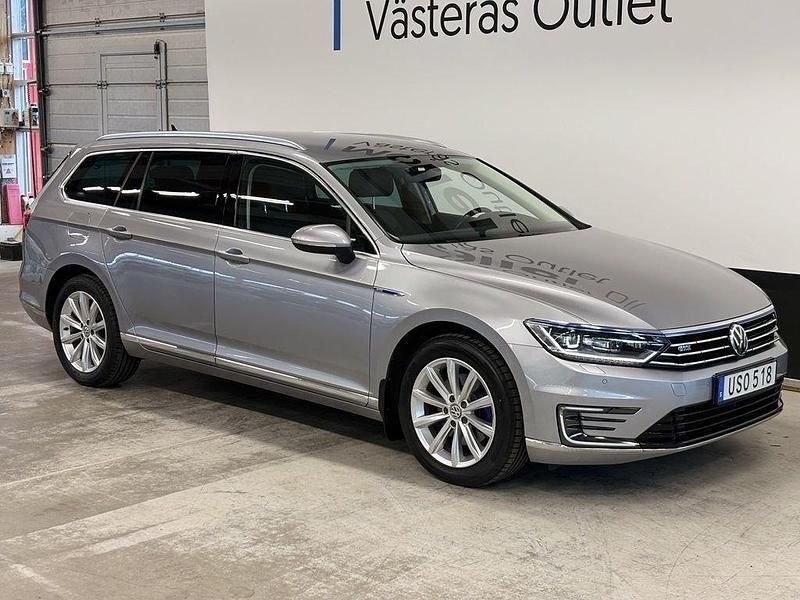 Silver Begagnad 2018 VW Passat GTE Kombi | 209 900 kr (Marknadspris) - Bild 1/3