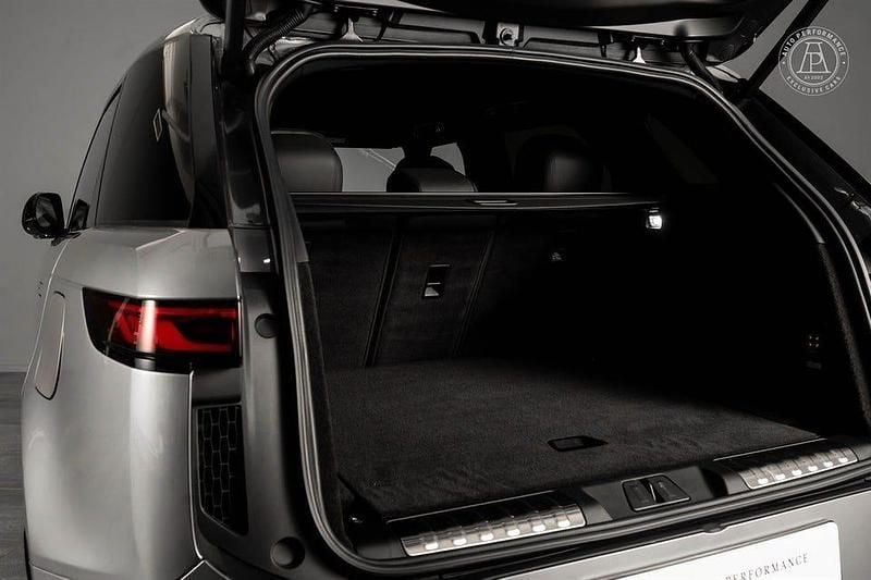 Begagnad Land Rover Range Rover Sport SE Dynamic 460 HK (338 kW) 2025 Grå SUV