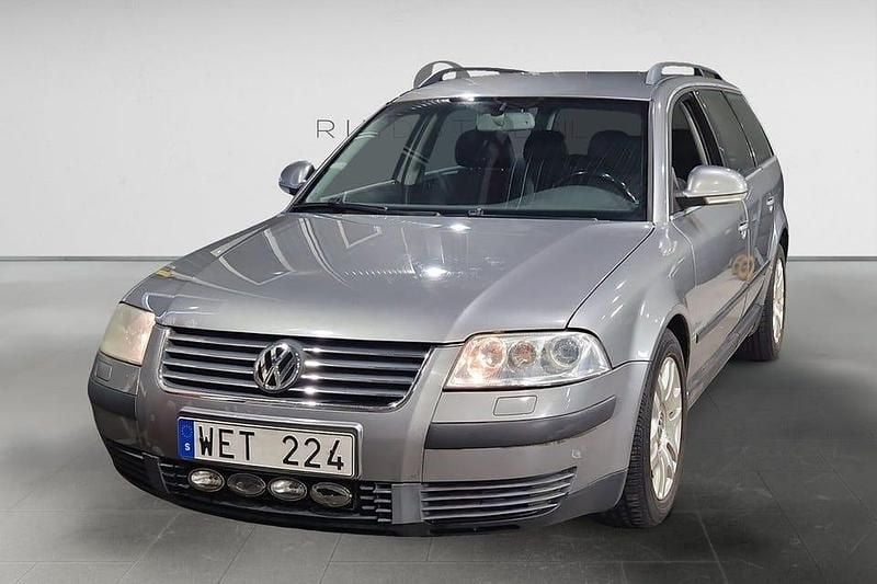 Grå Begagnad 2004 VW Passat Trendline Kombi | 22 900 kr (Lite dyr) - Bild 1/3