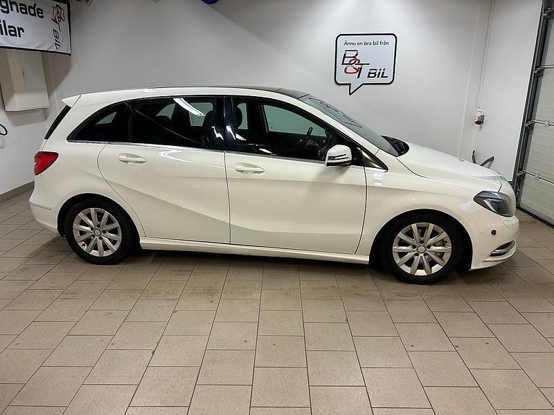 Begagnad Mercedes B200 136 HK (100 kW) 2013 Vit Minibuss
