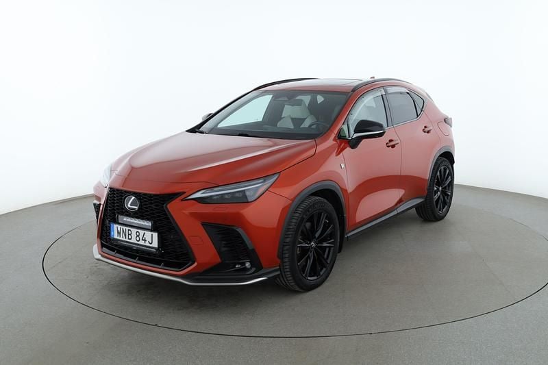 Orange Begagnad 2022 Lexus NX450h+ SUV | 538 000 kr (Marknadspris) - Bild 1/4
