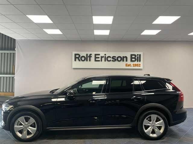Begagnad 2024 Volvo V60 CC Kombi | 409 500 kr (Marknadspris) - Bild 1/3