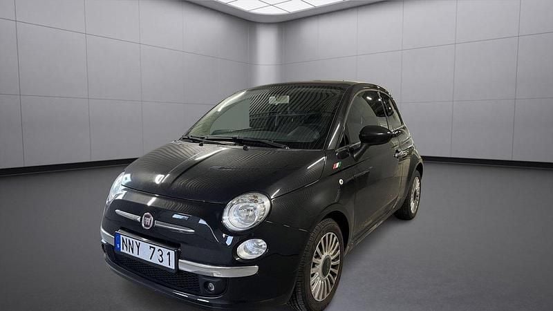Svart Begagnad 2013 Fiat 500 Lounge Halvkombi | 62 900 kr (Marknadspris) - Bild 1/4