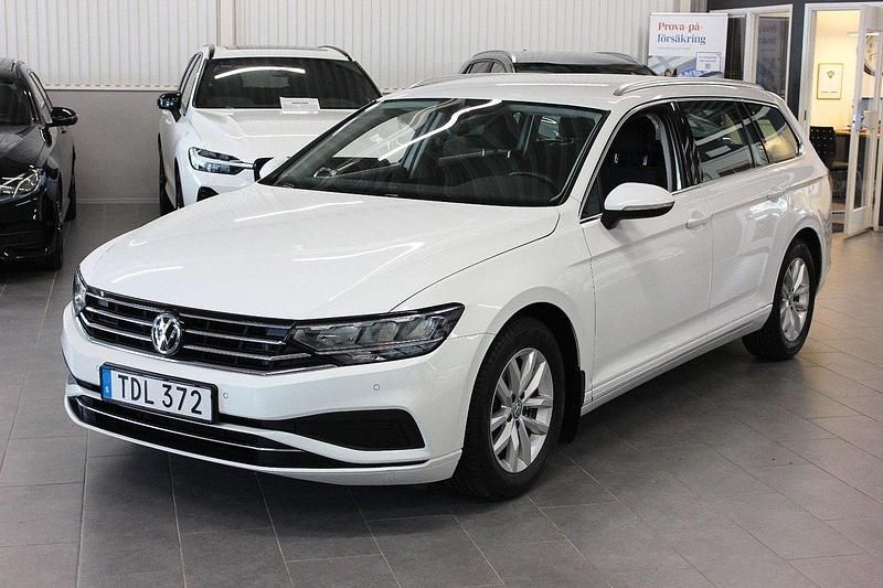 Vit Begagnad 2020 VW Passat Kombi | 198 500 kr (Marknadspris) - Bild 1/4