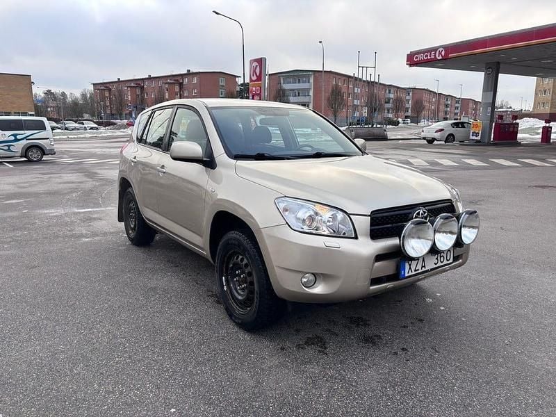 Begagnad 2006 Toyota RAV4 | 69 000 kr (Marknadspris) - Bild 1/4