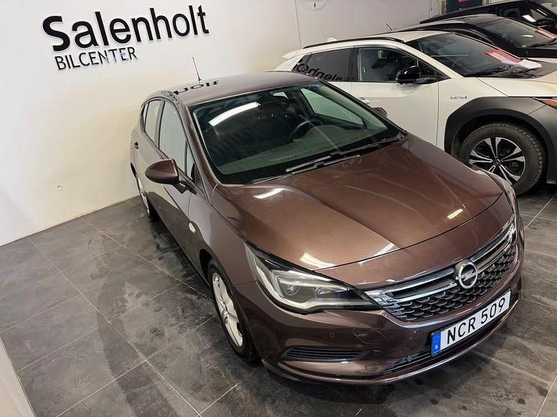 Begagnad Opel Astra Enjoy 125 HK (91 kW) 2016 Brun Halvkombi