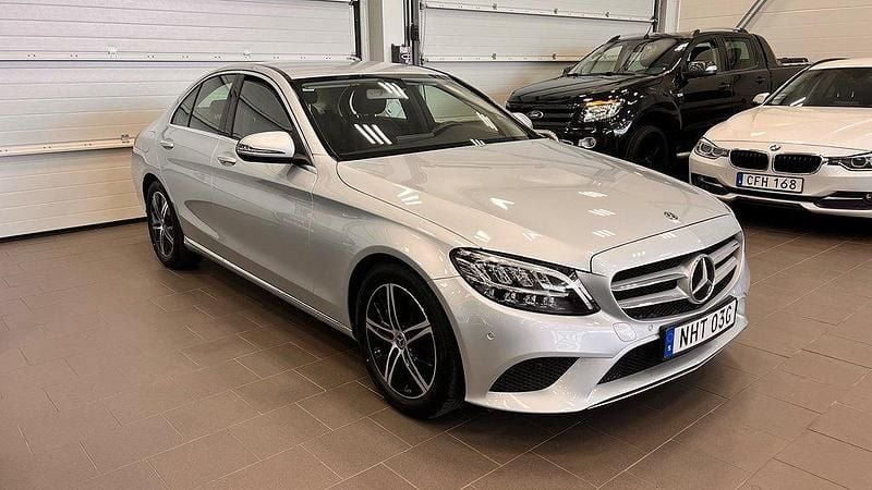 Silver Begagnad 2019 Mercedes C220 Avantgarde Sedan | 289 000 kr (Bra pris) - Bild 1/4