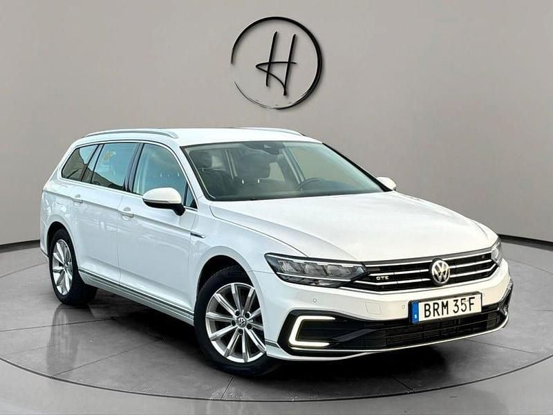 Vit Begagnad 2020 VW Passat GTE Kombi | 234 900 kr (Marknadspris) - Bild 1/4
