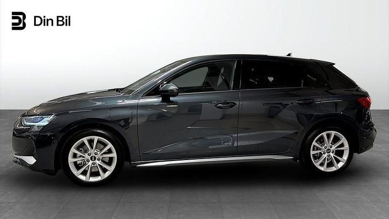 Begagnad Audi A3 Advanced 150 HK (110 kW) 2025 Manhattangrå metallic Sedan