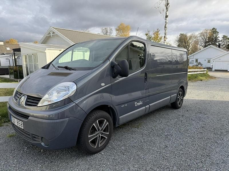 Grå Begagnad 2014 Renault Trafic Van | 79 000 kr (Superpris) - Bild 1/4
