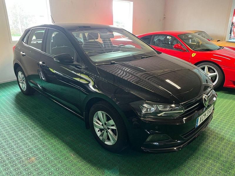 Svart Begagnad 2019 VW Polo Halvkombi | 126 000 kr (Marknadspris) - Bild 1/4