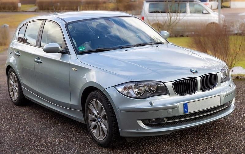 Begagnad BMW 118 143 HK (105 kW) 2009 Patagoniagrön metallic Halvkombi