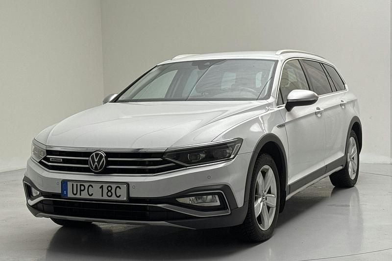 Vit Begagnad 2022 VW Passat Alltrack Kombi | 229 000 kr (Superpris) - Bild 1/4