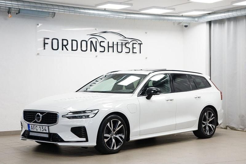 Vit Begagnad 2019 Volvo V60 R-Design Kombi | 349 000 kr (Marknadspris) - Bild 1/4