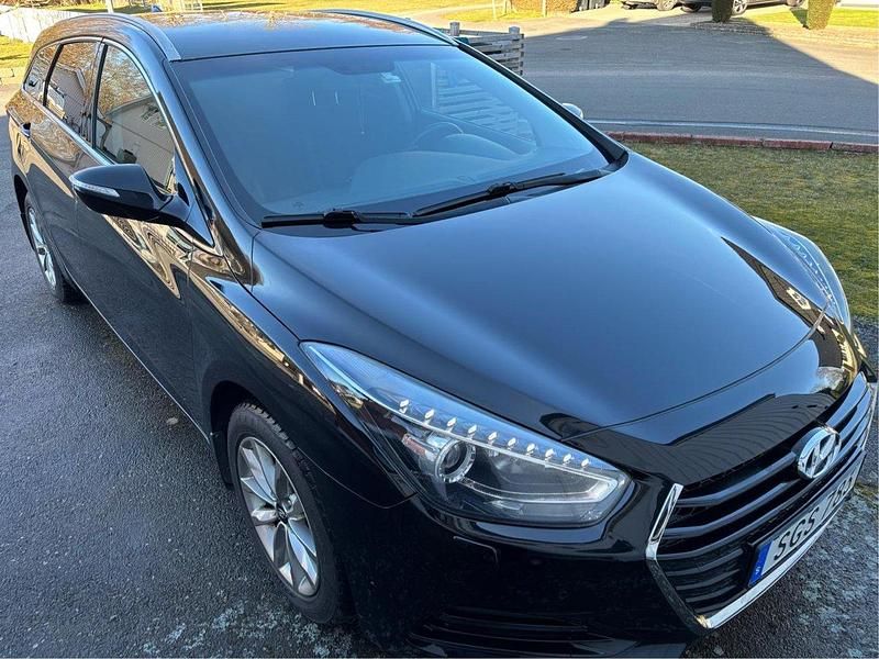 Svart Begagnad 2017 Hyundai i40 Kombi | 104 900 kr (Bra pris) - Bild 1/4
