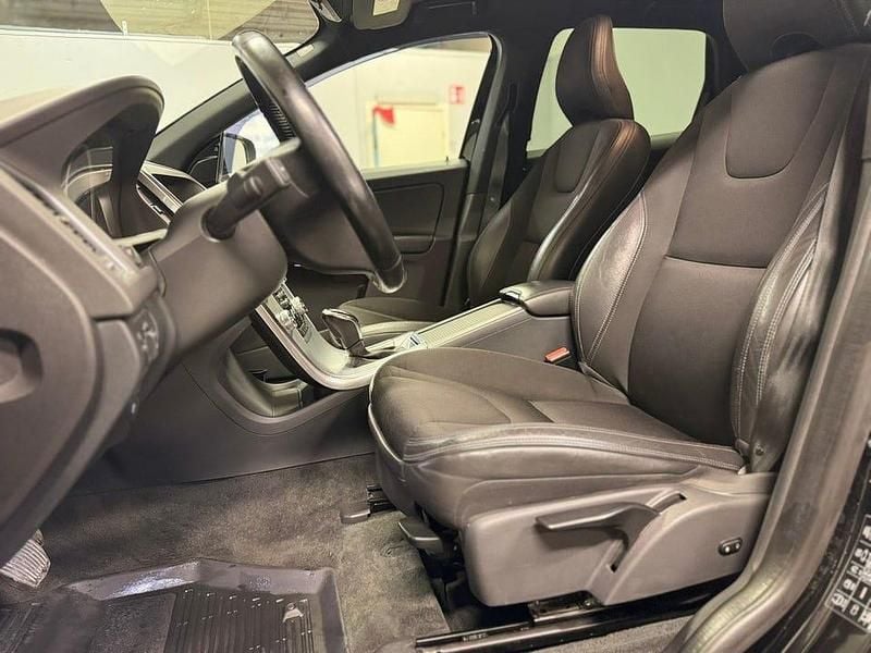 Begagnad Volvo XC60 Standard 190 HK (139 kW) 2016 Svart SUV