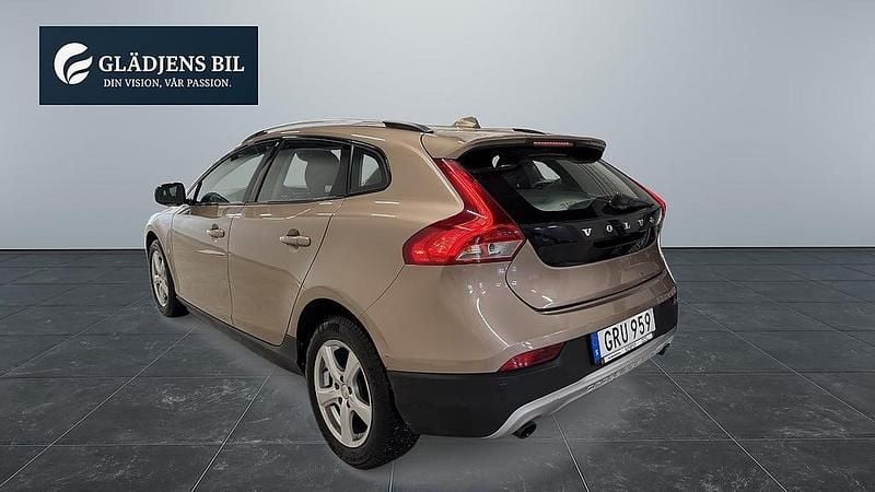 Begagnad Volvo V40 Momentum 179 HK (131 kW) 2013 Brun Halvkombi