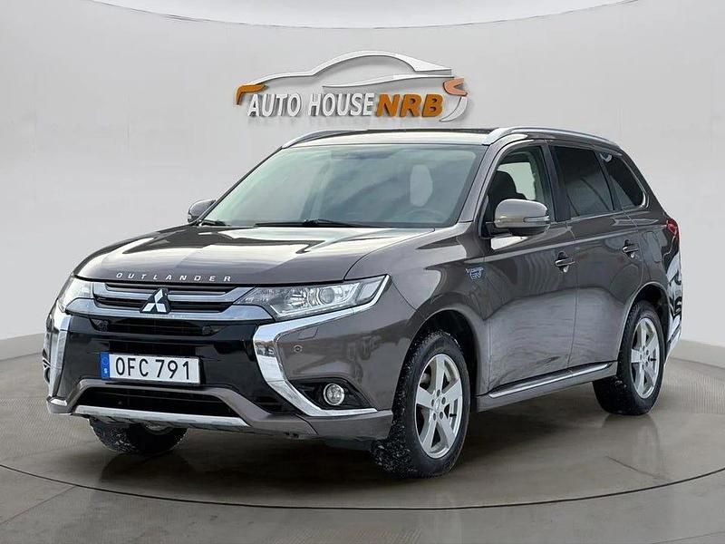 Begagnad Mitsubishi Outlander 203 HK (149 kW) 2016 Brun SUV