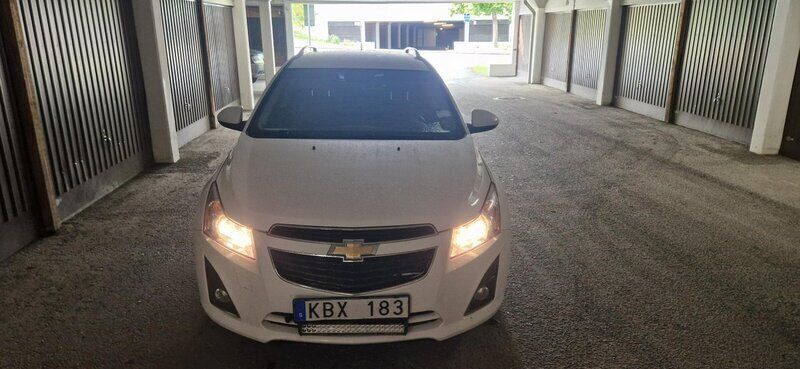 Vit Begagnad 2013 Chevrolet Cruze Kombi | 25 000 kr (Superpris) - Bild 1/4