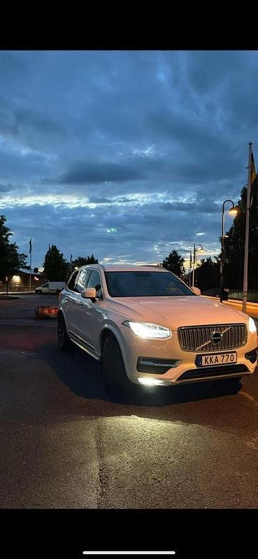 Vit Begagnad 2018 Volvo XC90 Inscription SUV | 325 000 kr (Superpris) - Bild 1/4