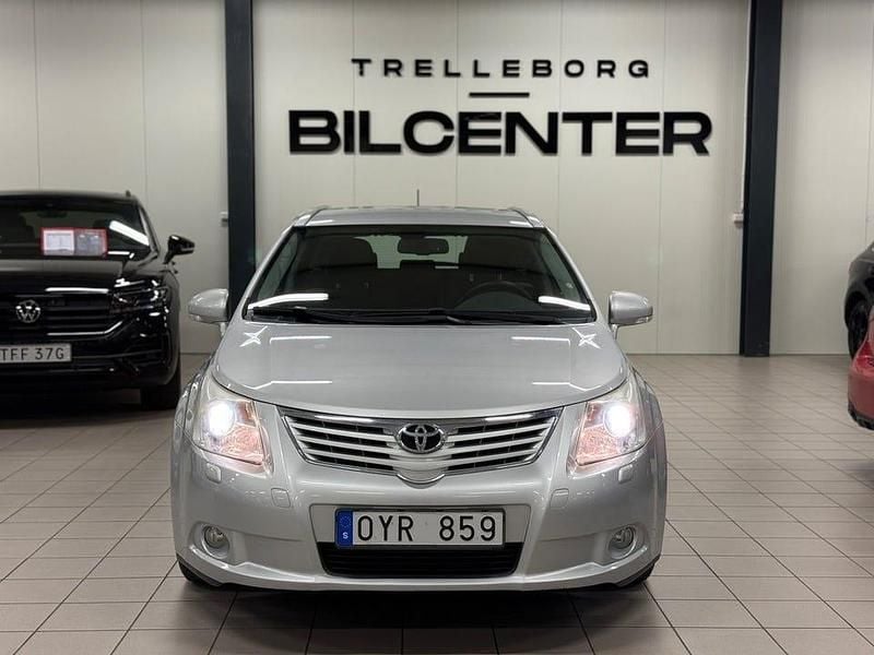 Begagnad Toyota Avensis Business Edition 147 HK (108 kW) 2011 Silver Kombi