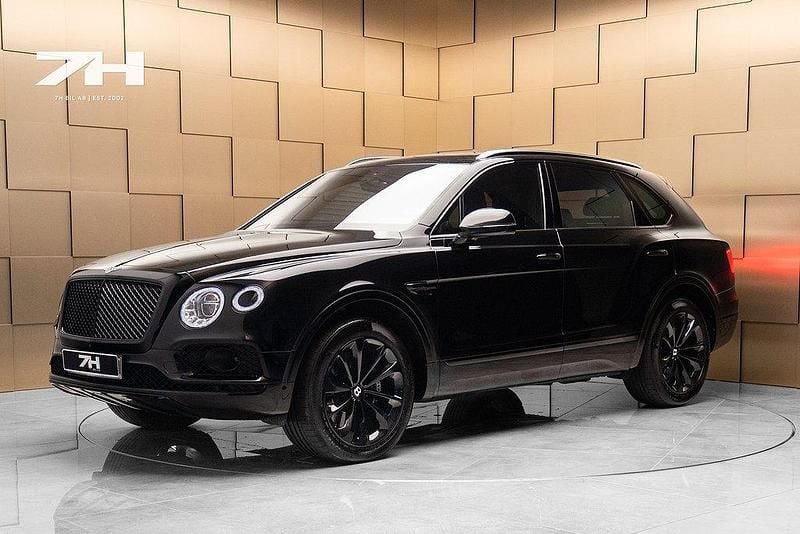Svart Begagnad 2018 Bentley Bentayga SUV | 1 229 000 kr - Bild 1/4