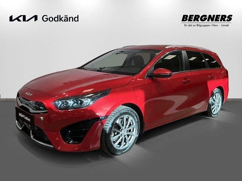 Röd Begagnad 2023 Kia Ceed Sportswagon Kombi | 299 900 kr (Dyr) - Bild 1/4