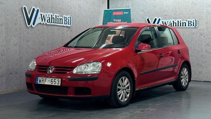 Röd Begagnad 2005 VW Golf IV Trendline Halvkombi | 39 900 kr (Lite dyr) - Bild 1/4