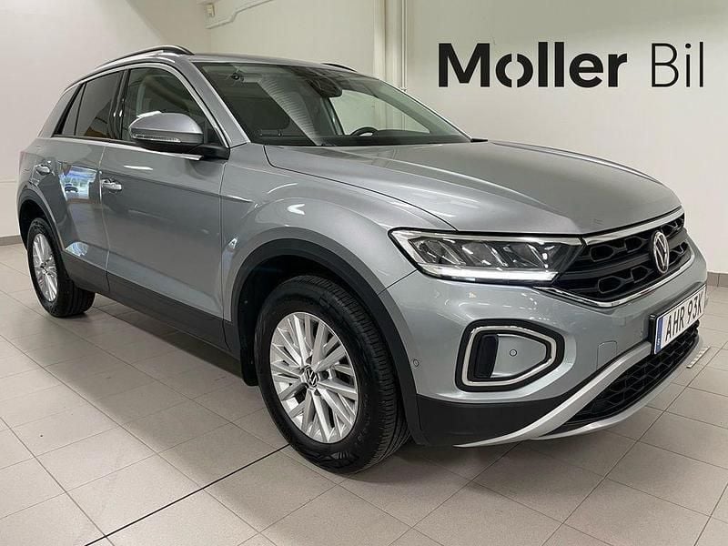 Silver (pyrit silver metallic) Begagnad 2022 VW T-Roc SUV | 210 000 kr (Marknadspris) - Bild 1/4