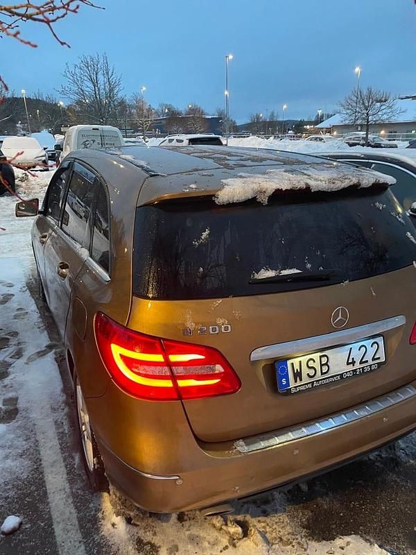 Begagnad Mercedes B200 136 HK (100 kW) 2012 Minibuss