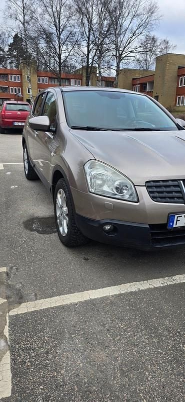 Bilen är servad vid 223000 km. det finns en buckla på vä sida. Begagnad 2007 Nissan Qashqai SUV | 42 000 kr (Bra pris) - Bild 1/4
