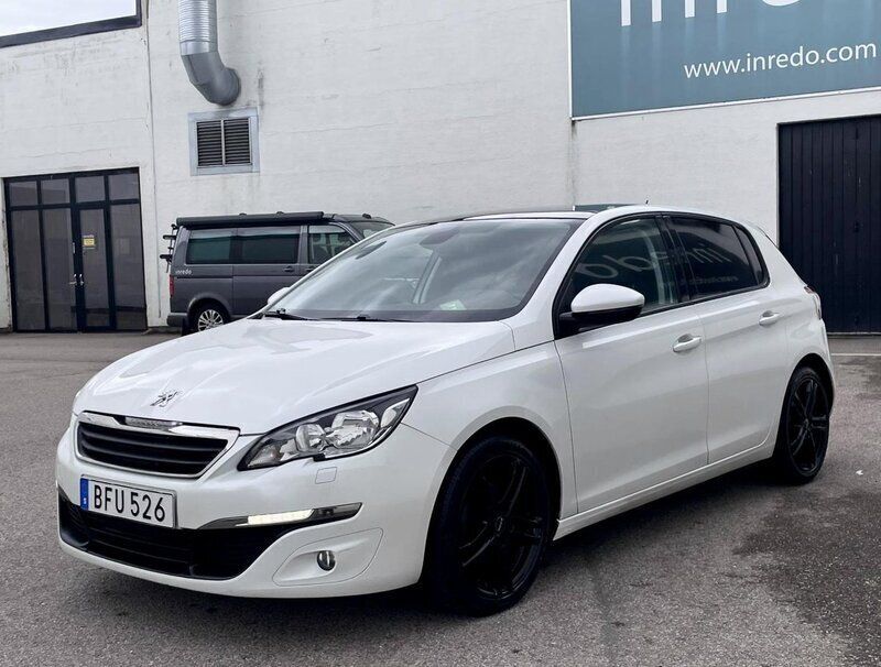Vit Begagnad 2014 Peugeot 308 Halvkombi | 79 000 kr (Marknadspris) - Bild 1/4