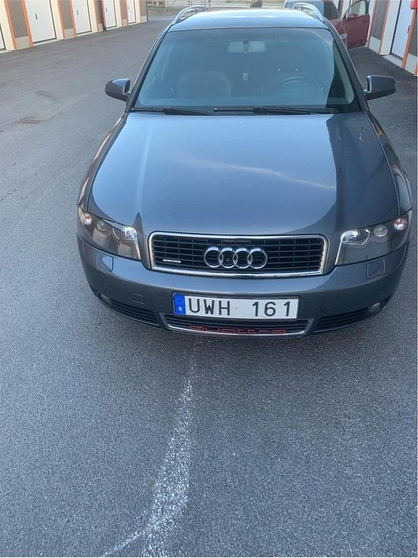 Grå Begagnad 2004 Audi A4 Comfort Kombi | 13 000 kr (Bra pris) - Bild 1/4
