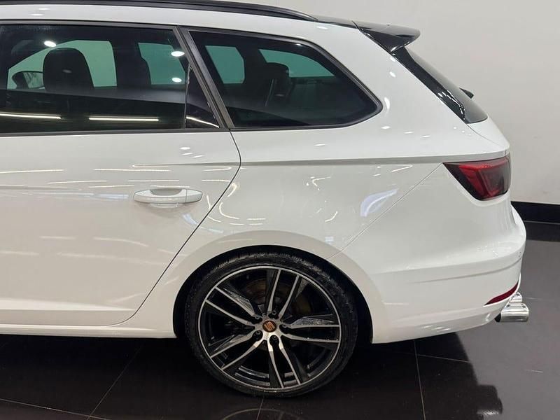 Begagnad Seat Leon ST 4Drive 301 HK (221 kW) 2019 Vit Kombi