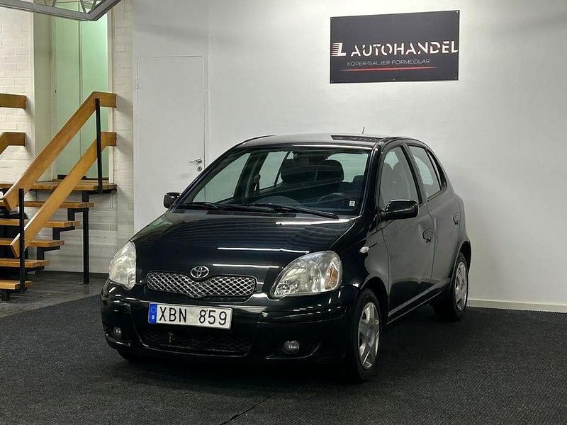 Svart Begagnad 2005 Toyota Yaris Halvkombi | 29 900 kr (Marknadspris) - Bild 1/4