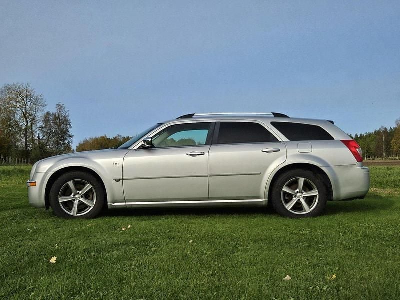 Silver Begagnad 2007 Chrysler 300C Touring Kombi | 65 000 kr (Lite dyr) - Bild 1/4