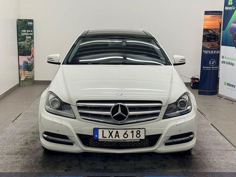 Begagnad Mercedes C180 156 HK (114 kW) 2011 Vit Sportkupé