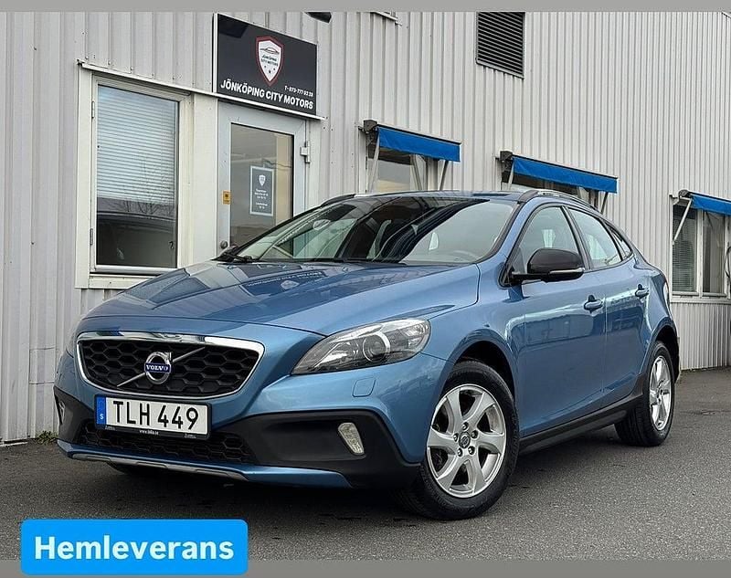 Blå Begagnad 2014 Volvo V40 Momentum Halvkombi | 154 900 kr (Marknadspris) - Bild 1/4