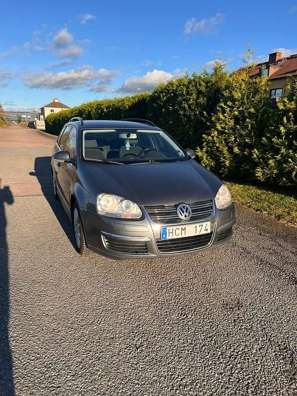 Begagnad VW Golf VI 140 HK (102 kW) 2008 Halvkombi