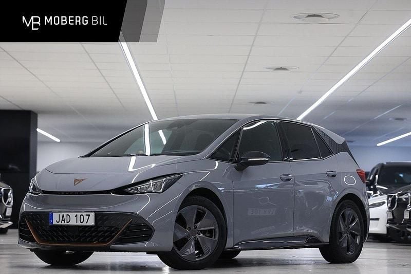 Ljusgrå (grå) Begagnad 2023 Cupra Born Halvkombi | 249 900 kr (Marknadspris) - Bild 1/2
