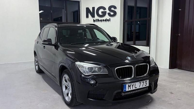 Svart Begagnad 2013 BMW X1 M Sport SUV | 99 900 kr (Marknadspris) - Bild 1/4