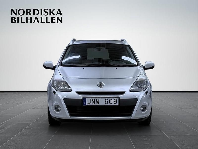 Begagnad Renault Clio GrandTour 103 HK (75 kW) 2011 Silver Kombi