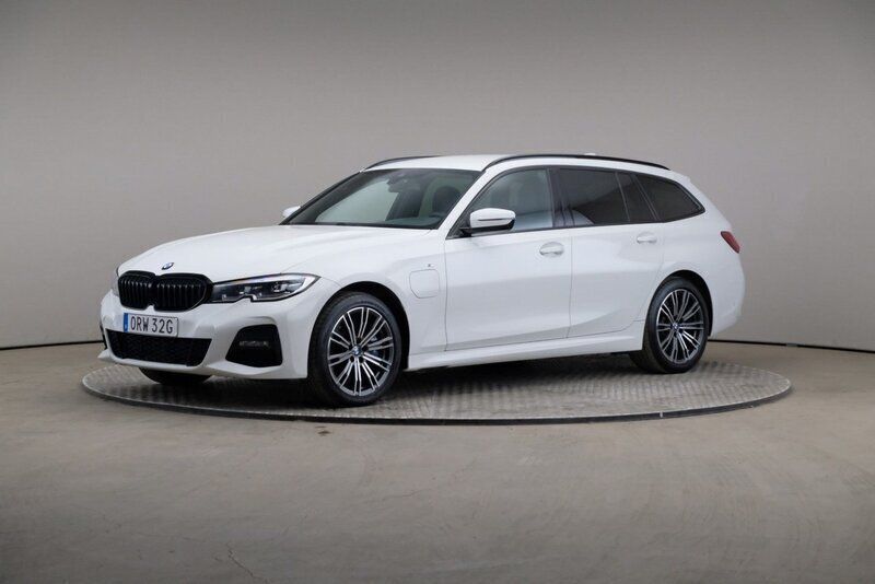 Vit Begagnad 2020 BMW 330e Comfort Edition Kombi | 315 000 kr (Lite dyr) - Bild 1/4
