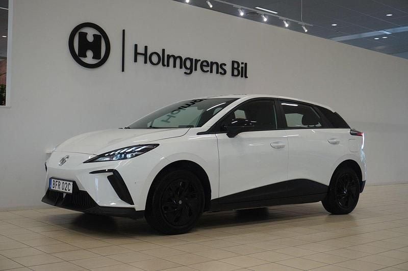 Vit Begagnad 2023 MG MG4 EV Halvkombi | 229 900 kr (Bra pris) - Bild 1/4