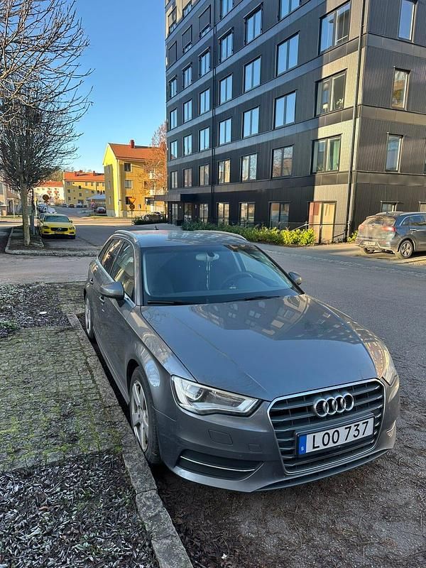 Begagnad 2015 Audi A3 Sportback Halvkombi | 116 000 kr (Marknadspris) - Bild 1/4